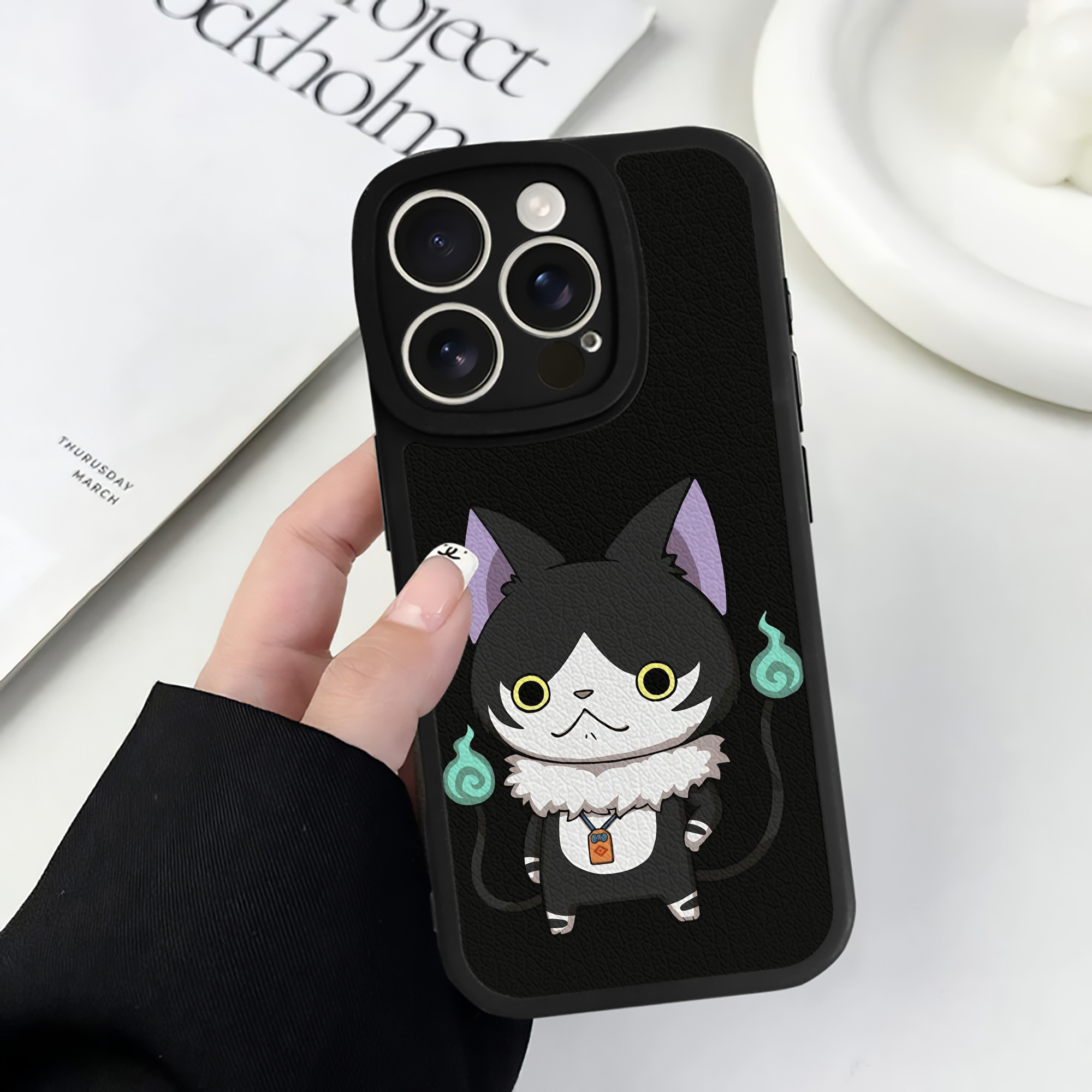 （画像用） 妖怪ウォッチ Yo-kai Watch 【iPhone 16シリーズ対応】シリコンスマホケース（レザー調） 材質：シリコン